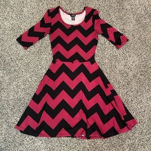Juniors Rue 21 XSmall Pink and Black Chevron Half Sleeve Dress!